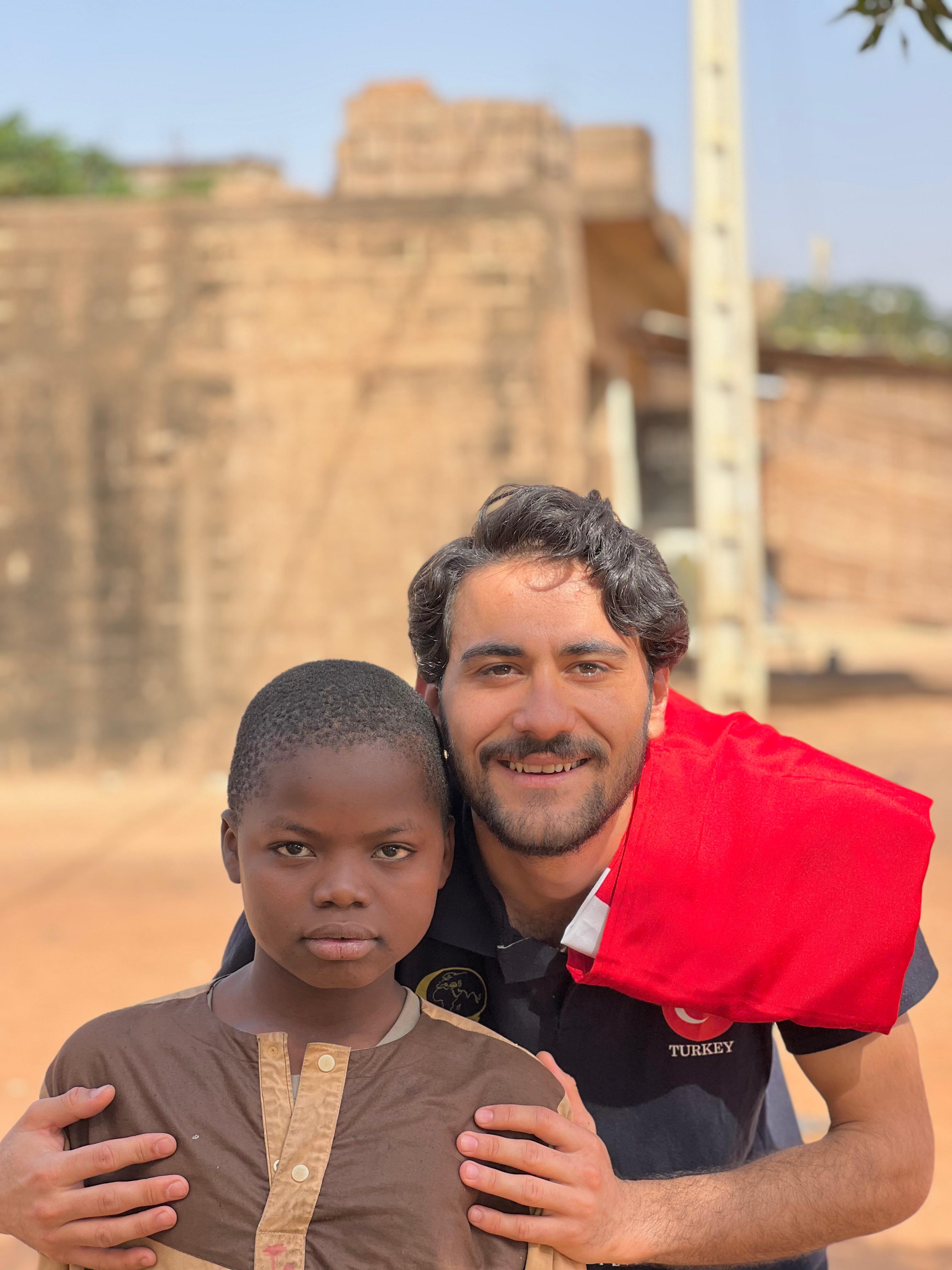 Bir Bileklik Kadar İnsan